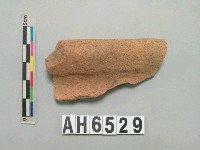 藏品(褐色夾砂陶口緣)的圖片